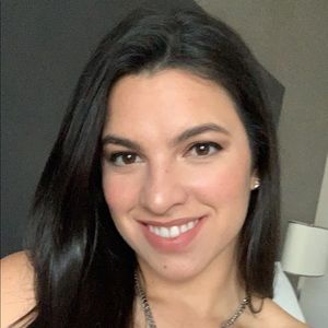 Meet your Posher, Alejandra